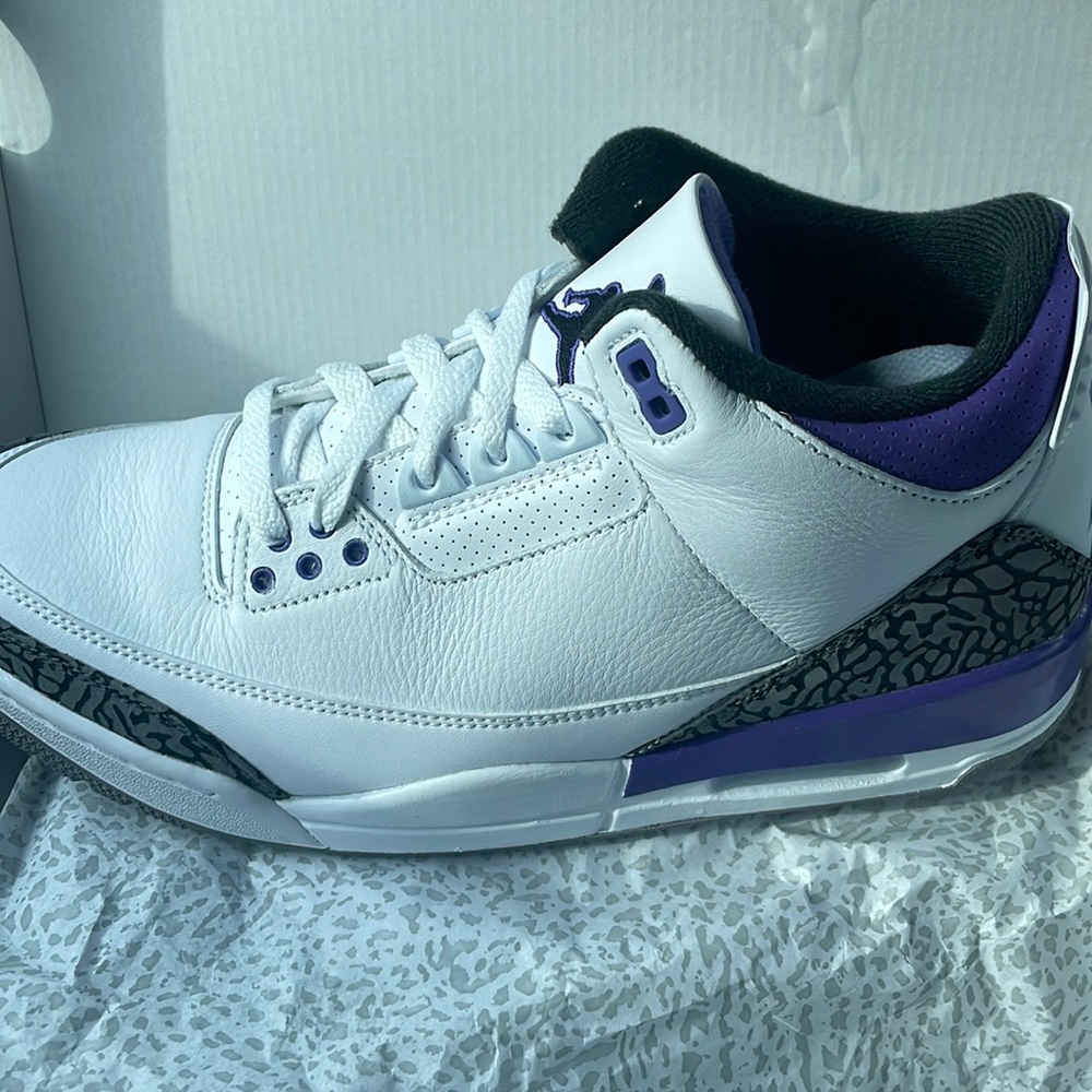 Selling Jordan 3s dark iris size 9.5 never worn brand new with box